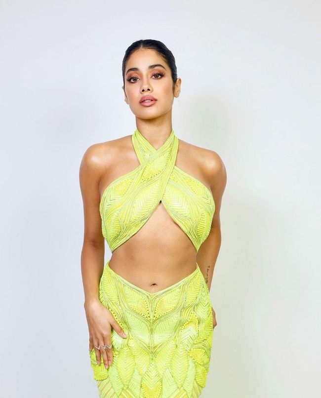 Staggering Poses Of Janhvi Kapoor